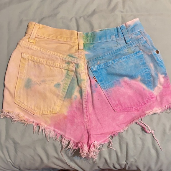 Levi’s Tie Dye Denim Shorts - Picture 2 of 2
